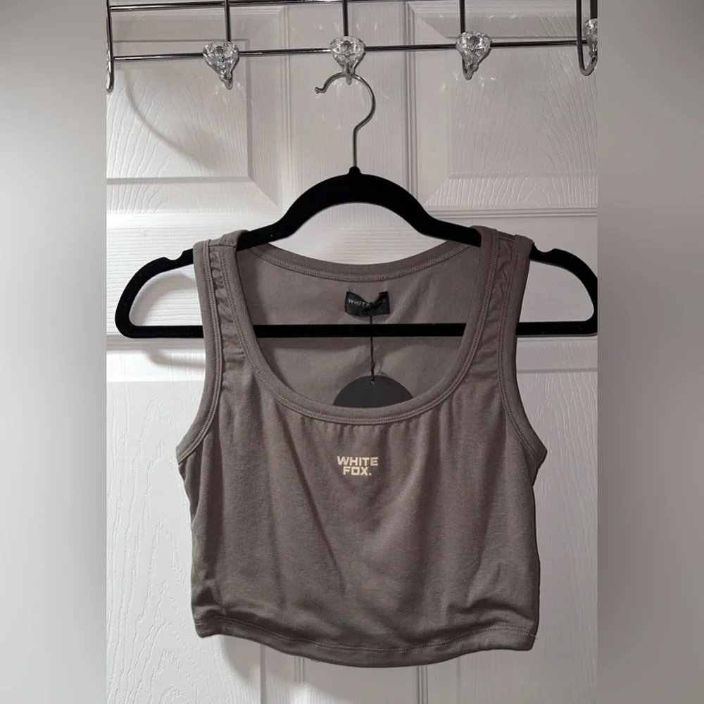White Fox Boutique Power Women’s Cropped Tank - Picture 1 of 3